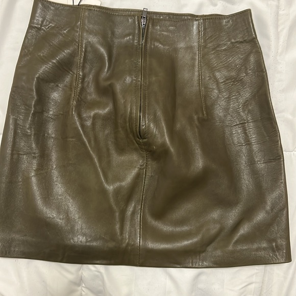 Zara mini skirt. Olive color. Size Medium - Picture 4 of 4